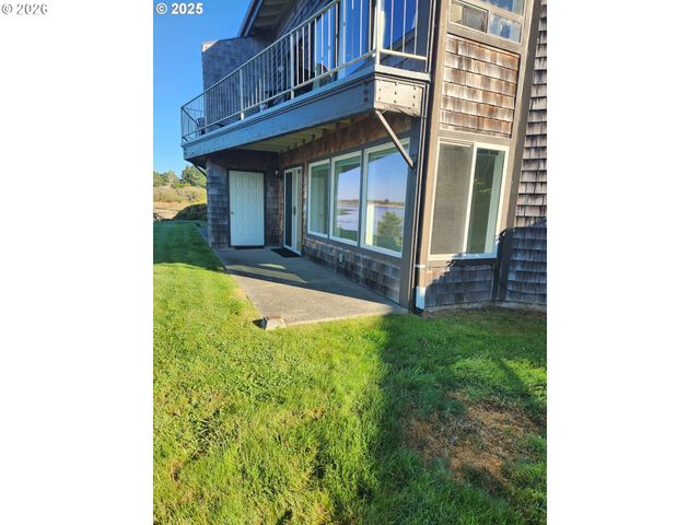 1040 BAY St 14, Florence, OR 97439