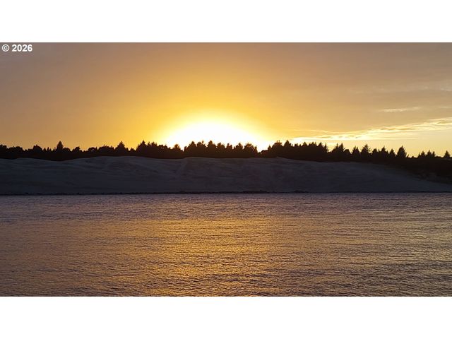 1040 BAY St 14, Florence, OR 97439