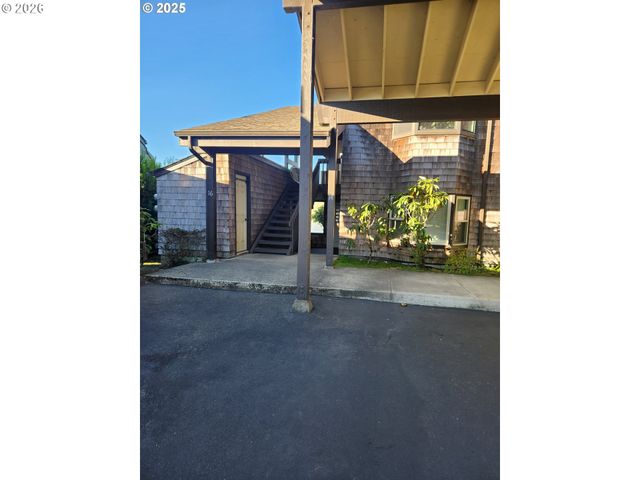 1040 BAY St 14, Florence, OR 97439