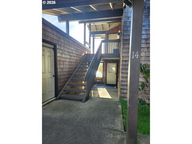 1040 BAY St 14, Florence, OR 97439