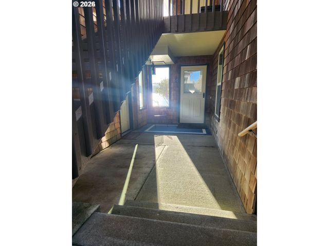 1040 BAY St 14, Florence, OR 97439