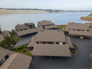 1040 BAY St 14, Florence, OR 97439