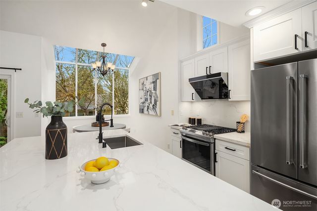 17158 NE 37th Place, Bellevue, WA 98008