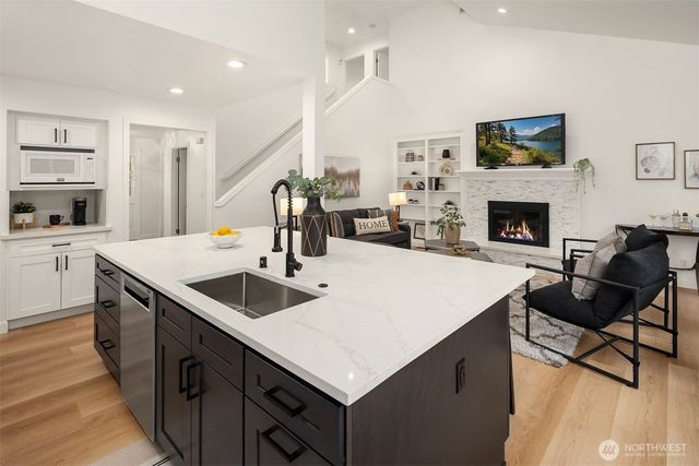 17158 NE 37th Place, Bellevue, WA 98008