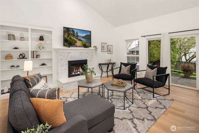 17158 NE 37th Place, Bellevue, WA 98008