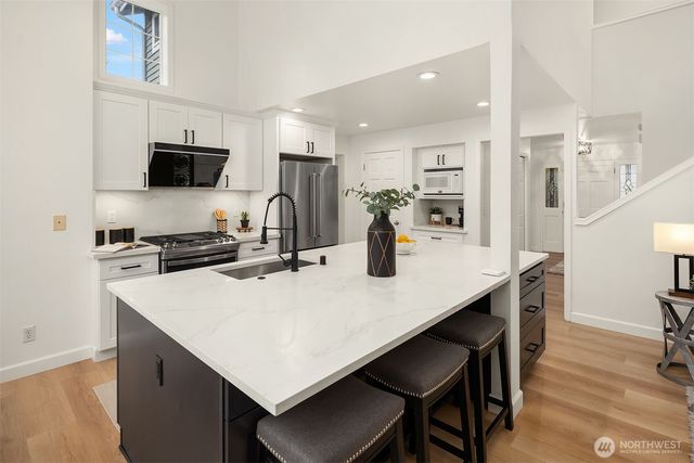 17158 NE 37th Place, Bellevue, WA 98008