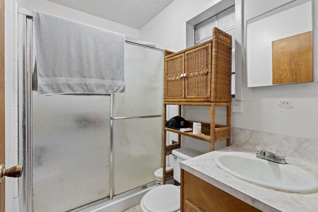 6840 Hansen Boulevard, Groves, TX 77619