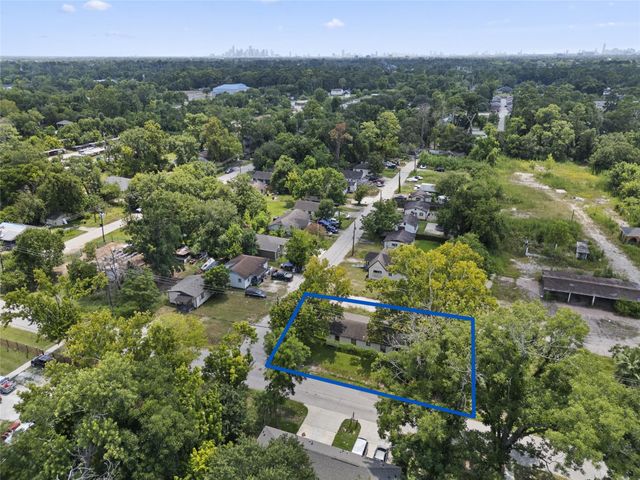 7341 Dolly Wright Street, Houston, TX 77088