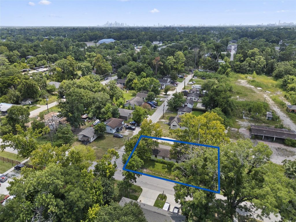 7341 Dolly Wright Street, Houston, TX 77088