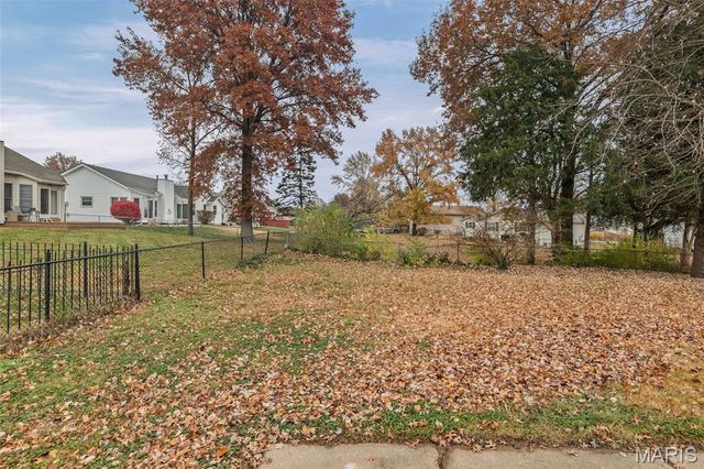 15626 94th Avenue, Florissant, MO 63034