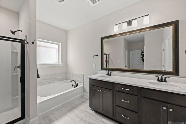 38424 Parliament Dr, Prairieville, LA 70769