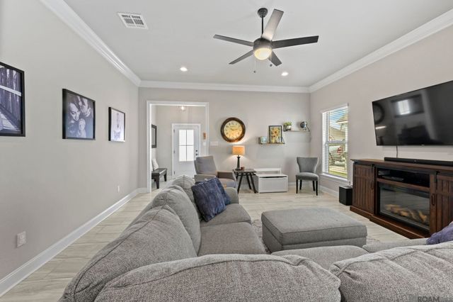 38424 Parliament Dr, Prairieville, LA 70769