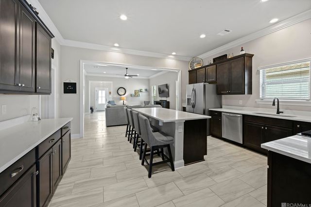 38424 Parliament Dr, Prairieville, LA 70769