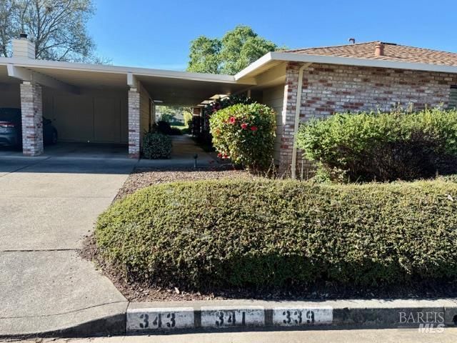 339 Twin Lakes Dr, Santa Rosa, CA 95409