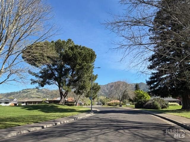 339 Twin Lakes Dr, Santa Rosa, CA 95409