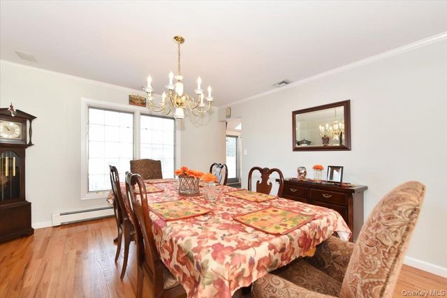 72 Narwood Road, Massapequa, NY 11758