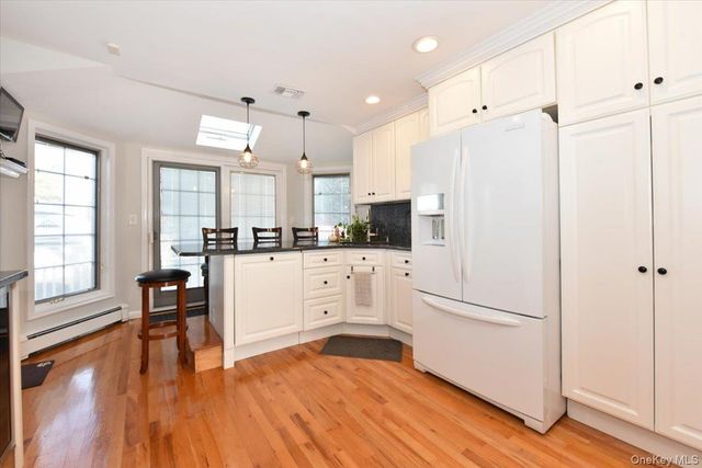 72 Narwood Road, Massapequa, NY 11758