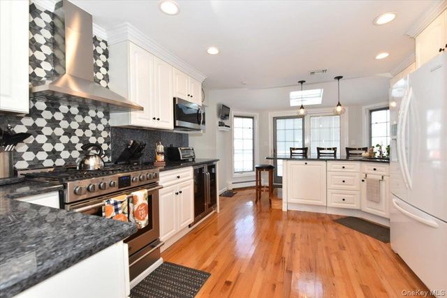 72 Narwood Road, Massapequa, NY 11758