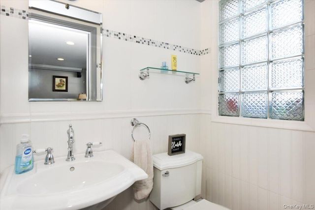 72 Narwood Road, Massapequa, NY 11758