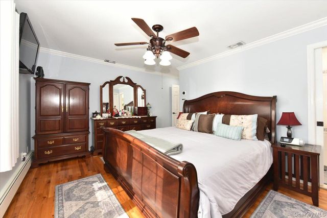 72 Narwood Road, Massapequa, NY 11758