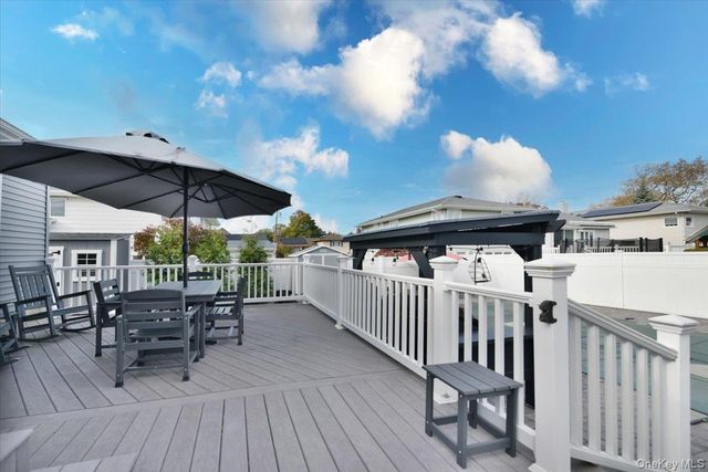 72 Narwood Road, Massapequa, NY 11758