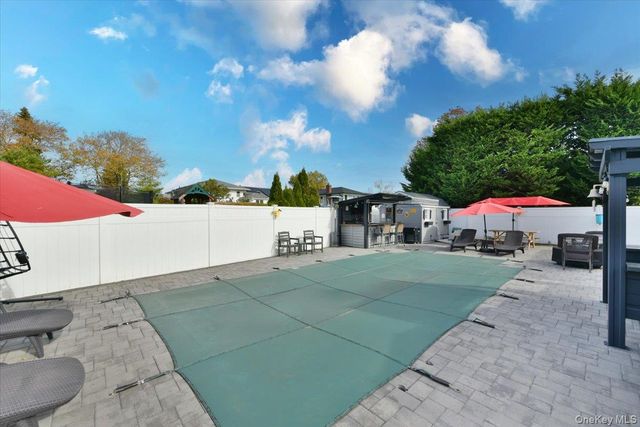 72 Narwood Road, Massapequa, NY 11758