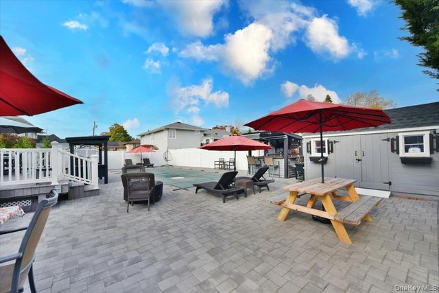 72 Narwood Road, Massapequa, NY 11758