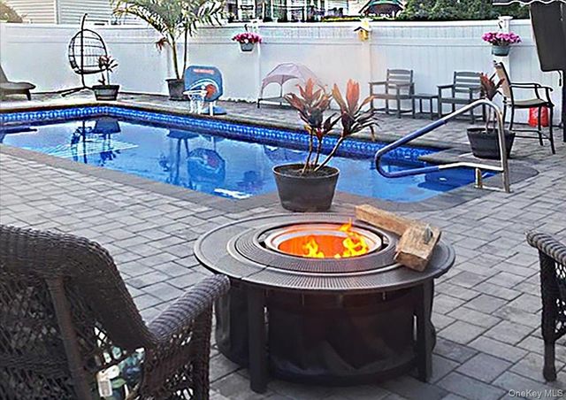 72 Narwood Road, Massapequa, NY 11758