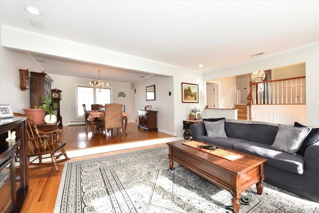 72 Narwood Road, Massapequa, NY 11758