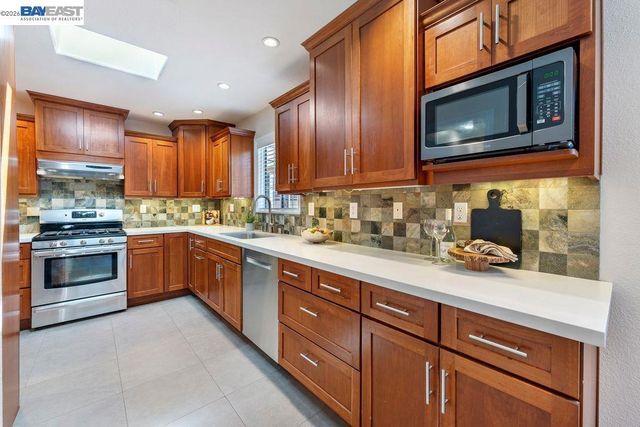 18747 Sandy Rd, Castro Valley, CA 94546