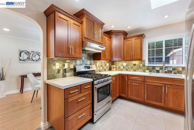 18747 Sandy Rd, Castro Valley, CA 94546