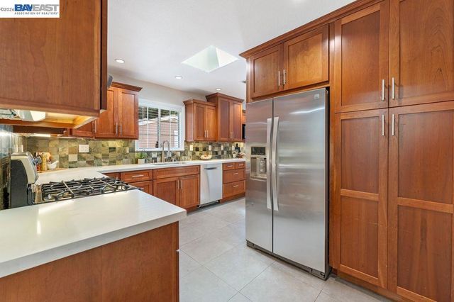18747 Sandy Rd, Castro Valley, CA 94546