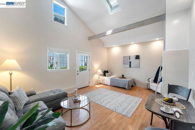 18747 Sandy Rd, Castro Valley, CA 94546