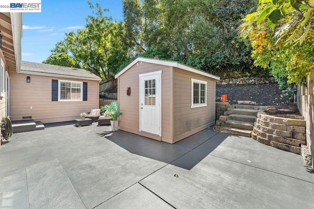 18747 Sandy Rd, Castro Valley, CA 94546