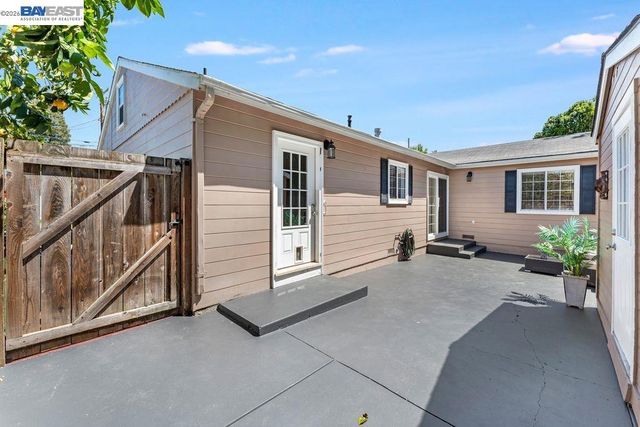 18747 Sandy Rd, Castro Valley, CA 94546