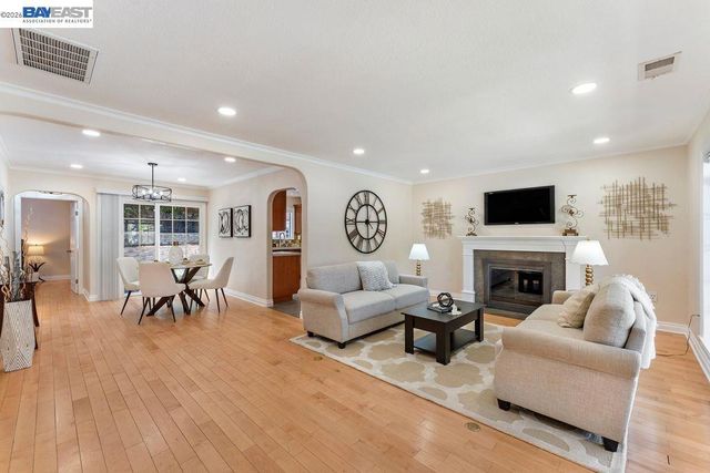 18747 Sandy Rd, Castro Valley, CA 94546