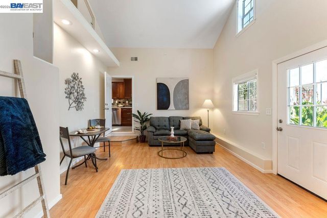 18747 Sandy Rd, Castro Valley, CA 94546