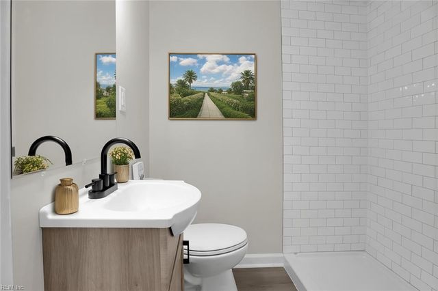 7 E Lewis RD, Hampton, VA 23666