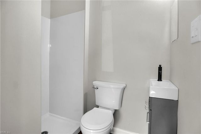 7 E Lewis RD, Hampton, VA 23666