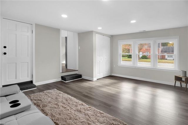 7 E Lewis RD, Hampton, VA 23666