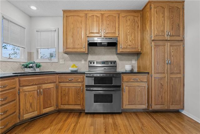 705 Hawthorne Drive, Liberty, MO 64068