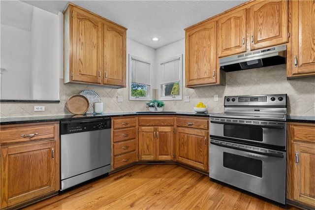705 Hawthorne Drive, Liberty, MO 64068