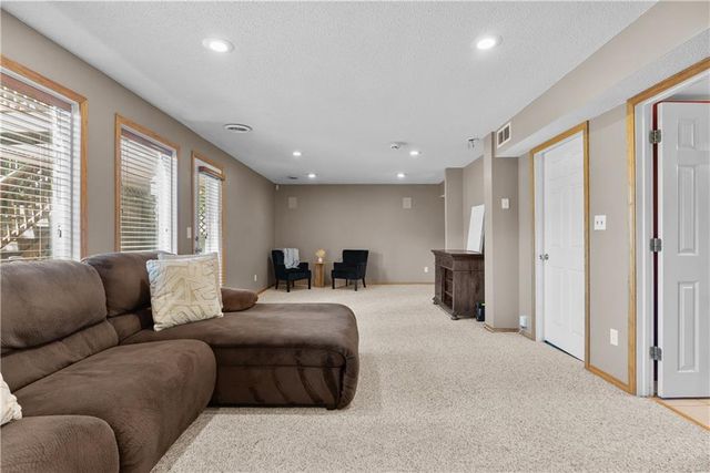 705 Hawthorne Drive, Liberty, MO 64068