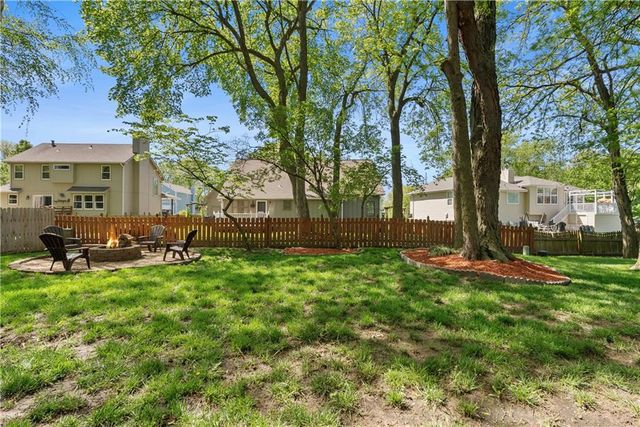 705 Hawthorne Drive, Liberty, MO 64068