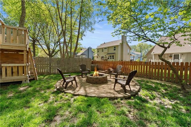 705 Hawthorne Drive, Liberty, MO 64068