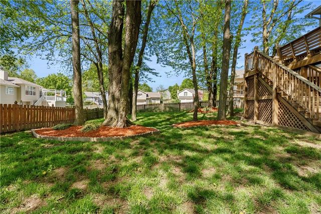 705 Hawthorne Drive, Liberty, MO 64068
