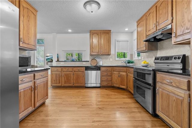 705 Hawthorne Drive, Liberty, MO 64068