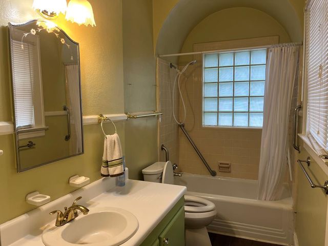 205 4th Street, Manchester, GA 31816