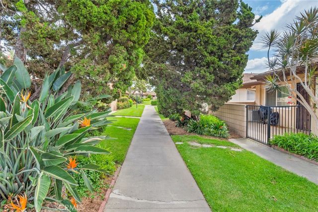 1736 E Commonwealth Ave 102, Fullerton, CA 92831
