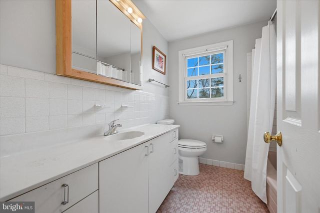 8331 ELLISTON DR, Wyndmoor, PA 19038